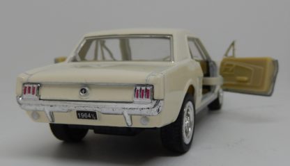 Pikkuauto, Ford Mustang, valkoinen